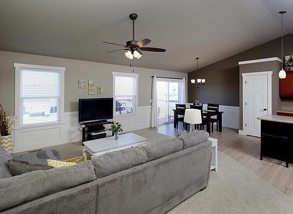 2nd image of 1103 Duxbury Ln