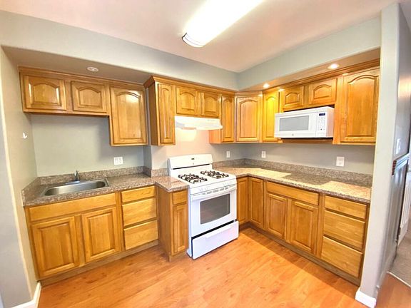 4th image of 508 Lyon St #508