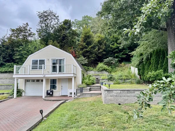 27 Hamilton Pl, Needham, MA 02494