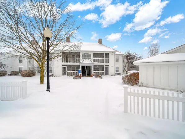 2738 S Knightsbridge Cir, Ann Arbor, MI 48105