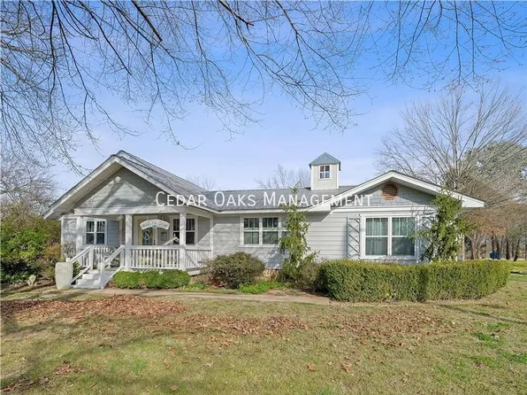 303 N Summit St, Prairie Grove, AR 72753