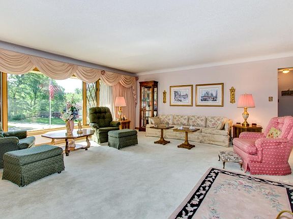 2nd image of 3083 Shorewood Ln