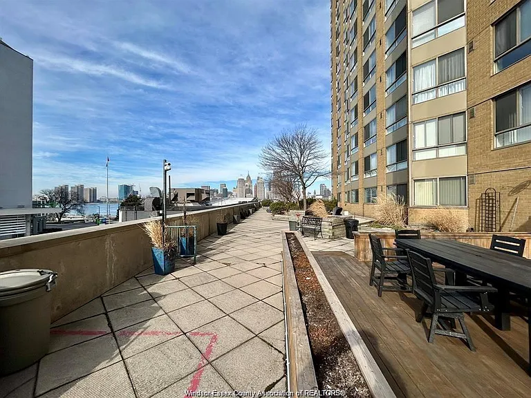 75 Riverside Dr E #901 — Photo 22