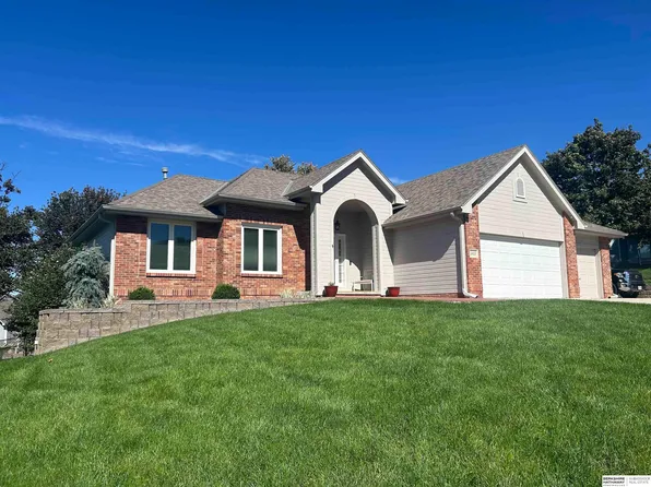 10020 Gary St, La Vista, NE 68128