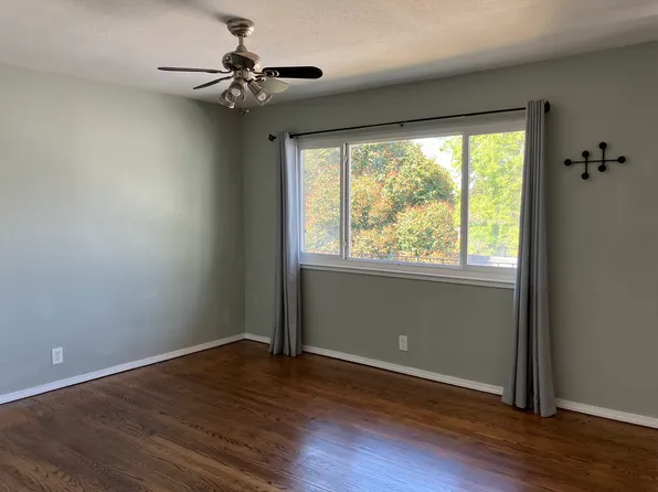 945 40th St APT D, Oakland, CA 94608