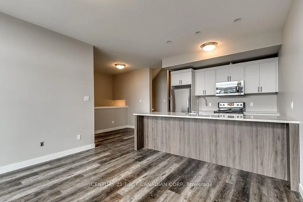 3 bed, $2,395 — Photo 4