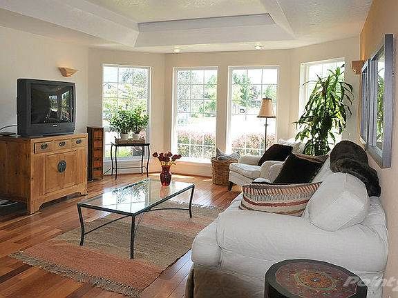 240 Sweetbriar Talent, OR