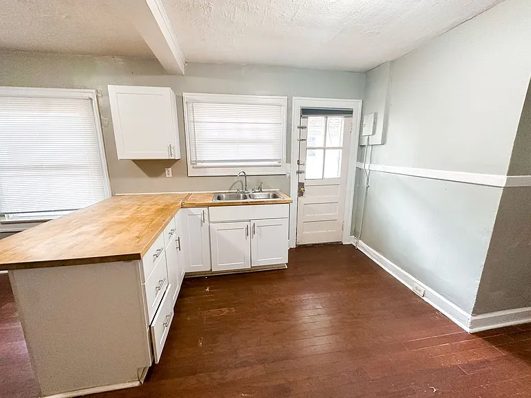 1126-1128 E Bradbury Ave — Photo 15