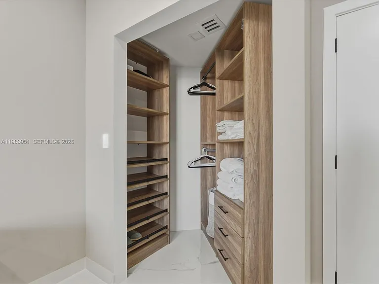 3000 Island Blvd #1501 — Photo 17