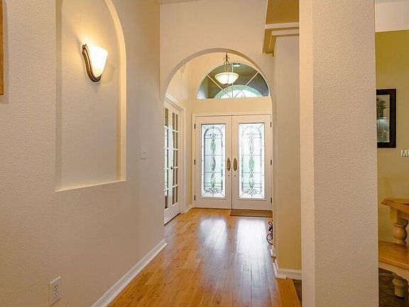3rd image of 1401 Deerbourne Dr