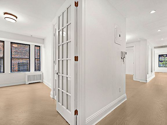 5th image of 157 E 81st St APT 6A