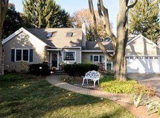 21388 W Willow Rd, Lake Zurich, IL 60047