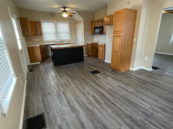 3rd image of 1411 Linden Ave