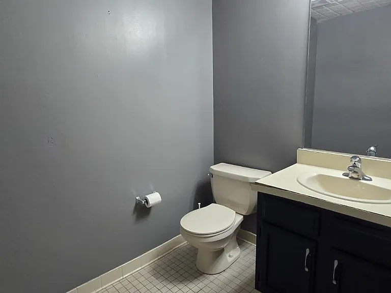 69 Trinity Pl — Photo 2