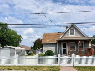 11 S 10th Ave, Manville, NJ 08835