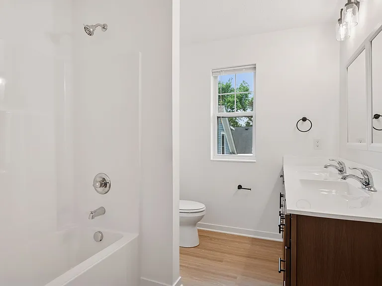 2062 Como Ave #2 — Photo 15