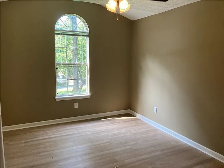 6110 Lakeside Ct — Photo 12