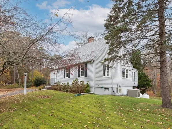 9 Betty Ave, East Sandwich, MA 02537