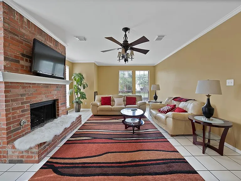 2116 Houlton Ln — Photo 16