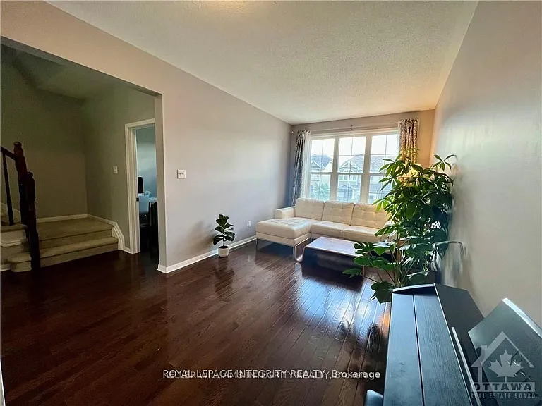140 Battersea Cres — Photo 14
