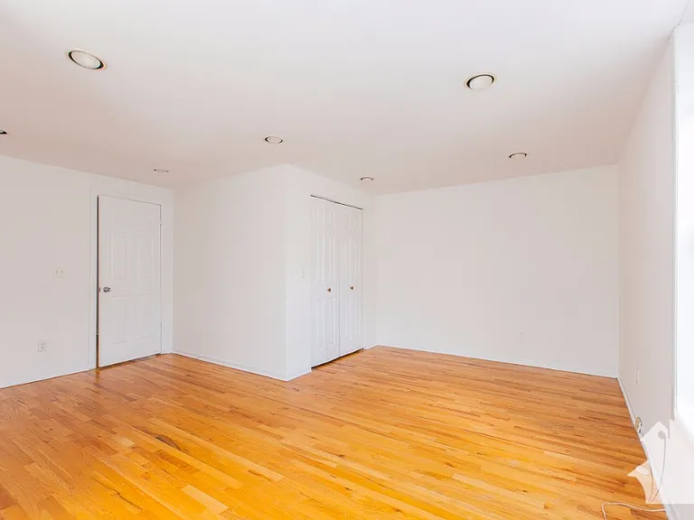 2317 N Southport Ave #3F — Photo 9
