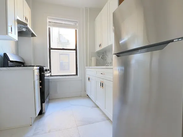 8320 Bay Parkway image 1 of 4