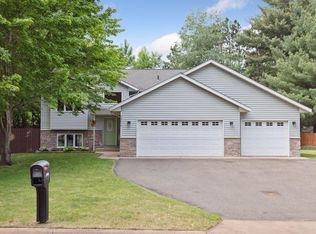 38690 Glacier Dr, North Branch, MN 55056