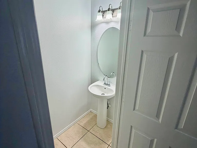 4652 Chatterton Way — Photo 6