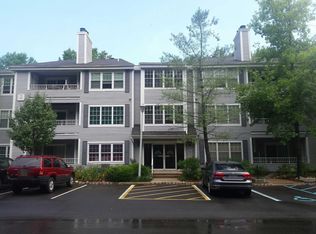 201 Raintree Ct, Helmetta, NJ 08828