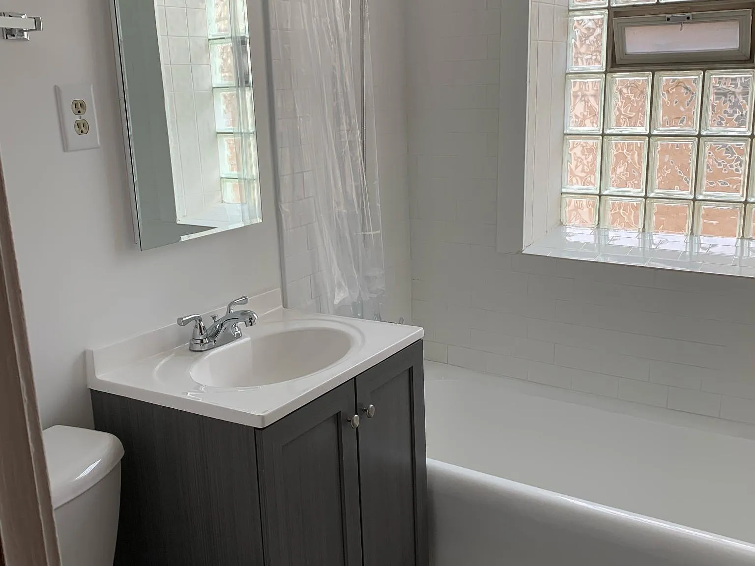 2 bed, 1200 sqft, $1,900 — Photo 2
