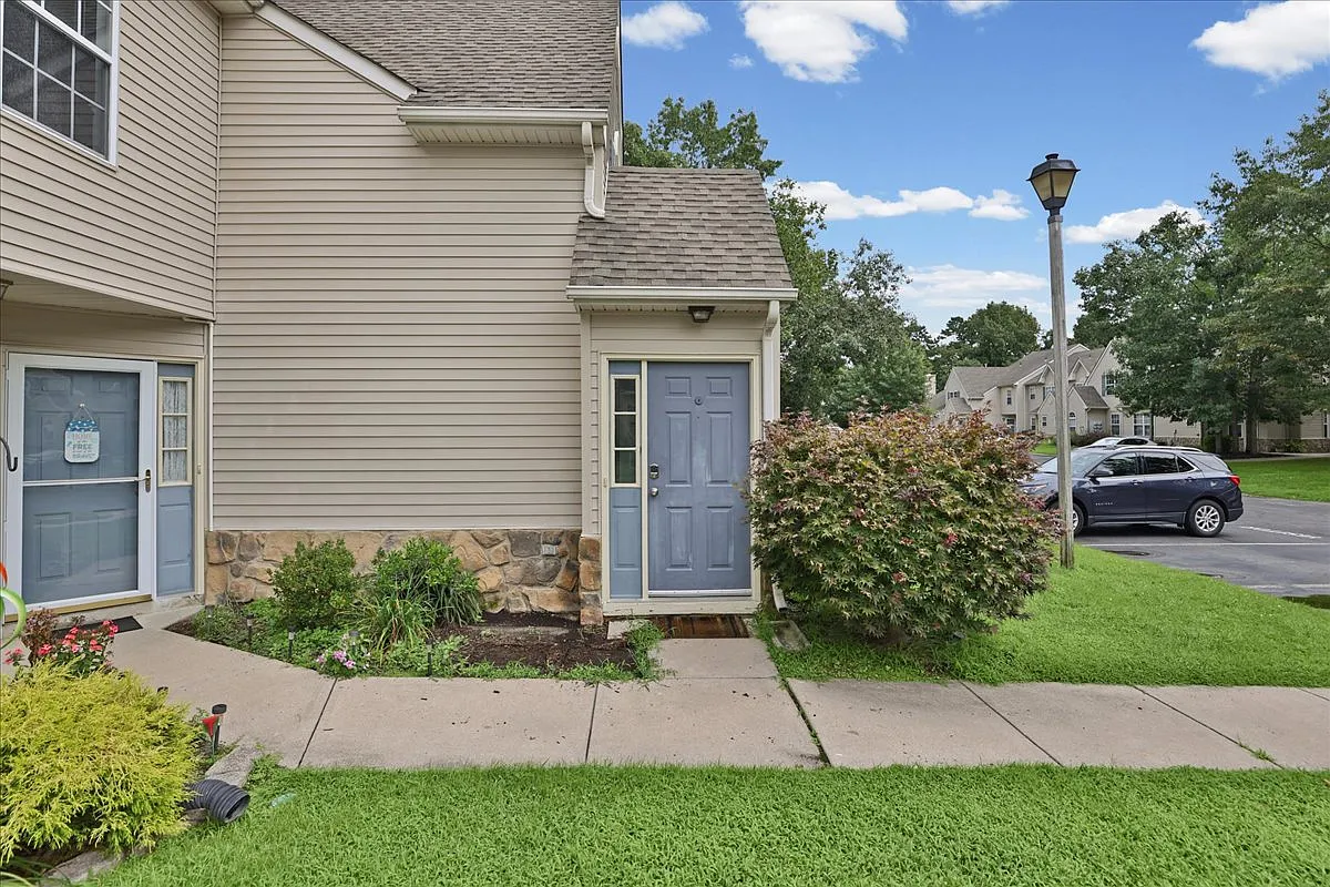 2813 Falcon Court - 1 — Photo 3