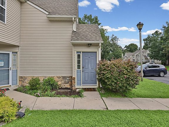 3rd image of 2813 Falcon Ct