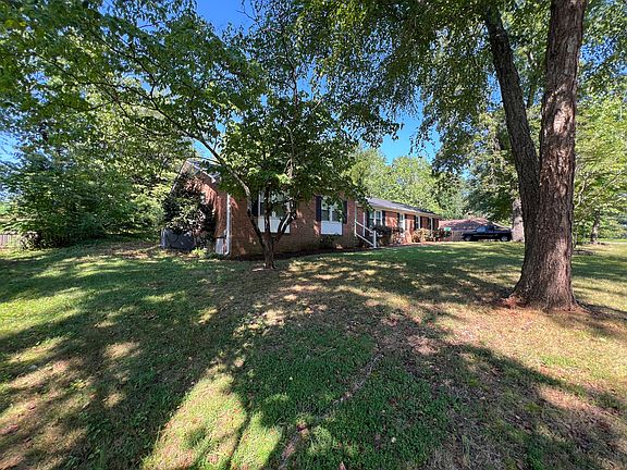 2nd image of 105 Winsford Dr
