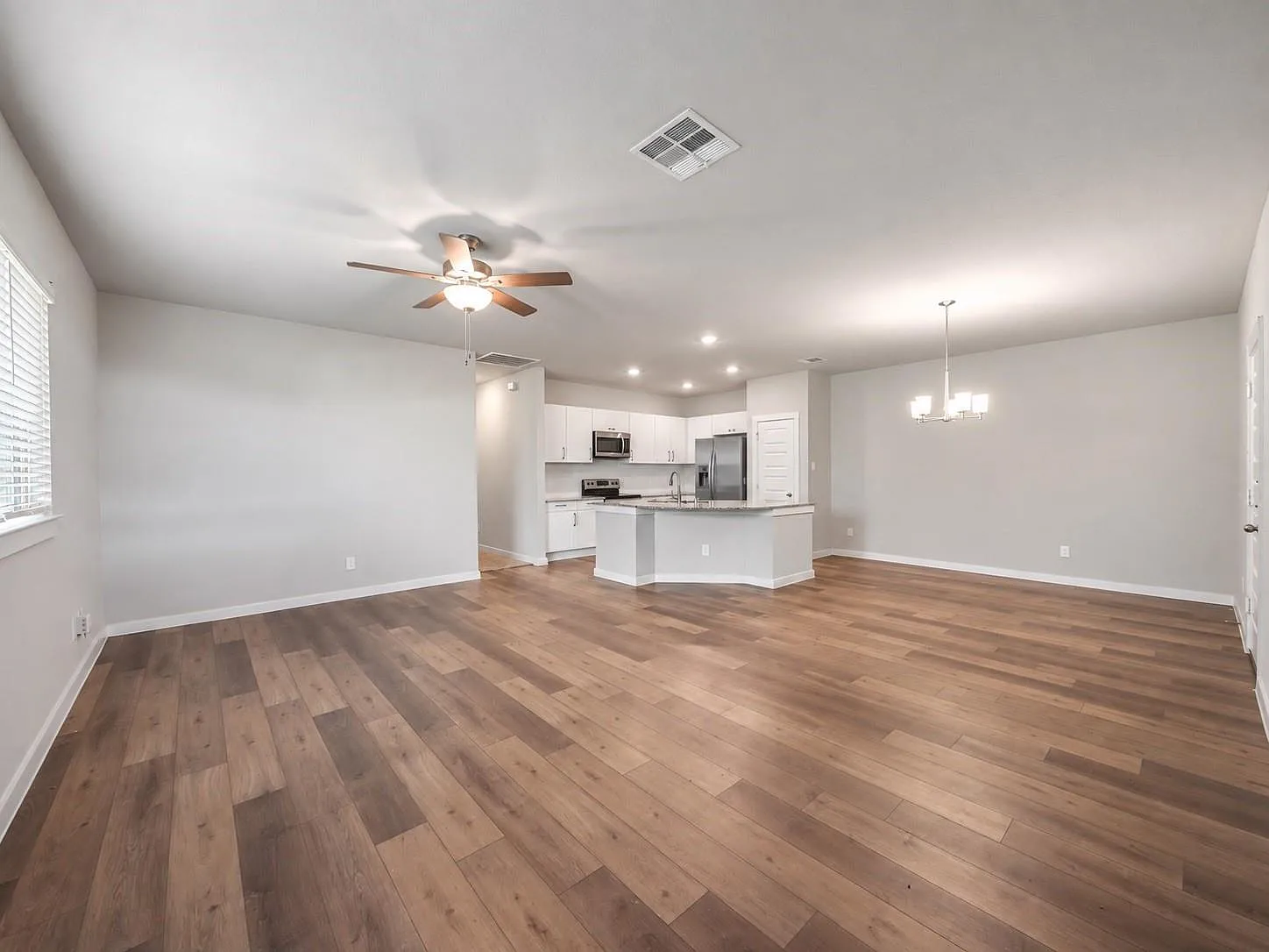 3 bed, 2.0 bath, 1356 sqft, $1,795 — Photo 3