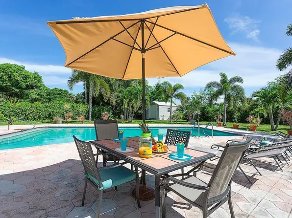 272 NW 45th St, Boca Raton, FL 33431