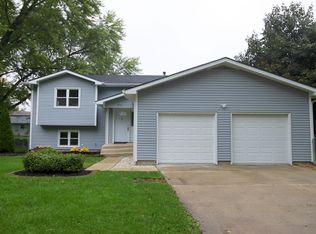 961 Diane Ave, Elgin, IL 60123