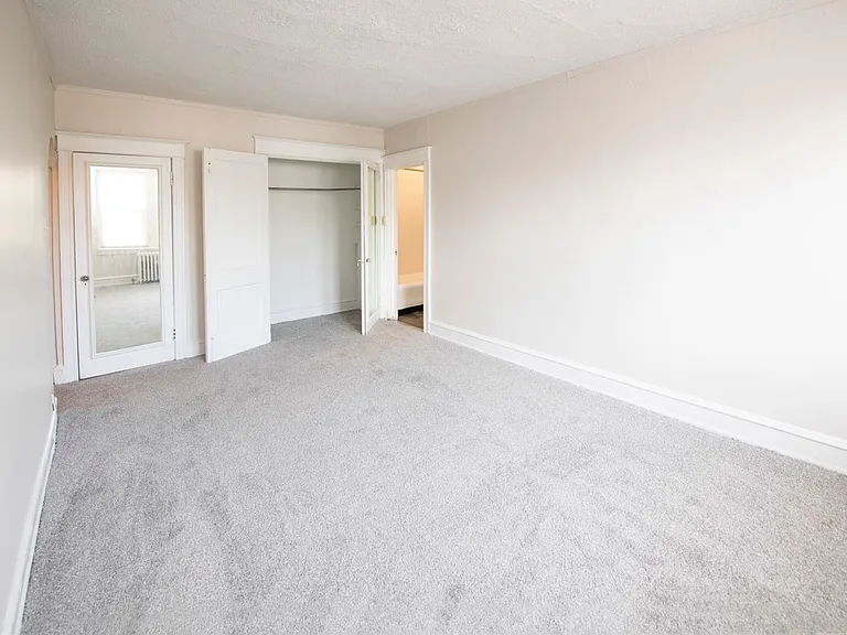 **English Manor Apartments Timeless Charm in the Heart of East Germantown** — Photo 22