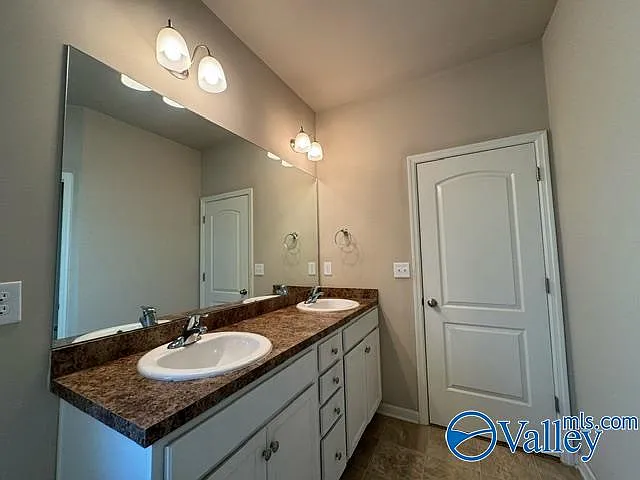 140 Clydesdale Ln — Photo 29