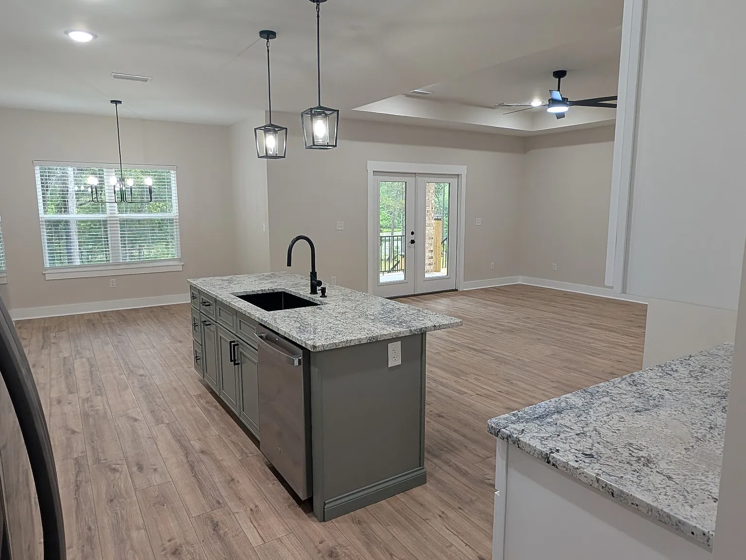 4 bed, 2.5 bath, 1977 sqft, $2,800 — Photo 4