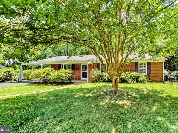 10707 Orchard St, Fairfax, VA 22030