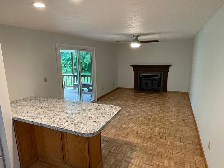1651 Garry Dr — Photo 4