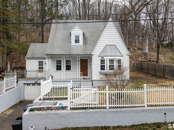 126 Emmett Avenue, Derby, CT 06418