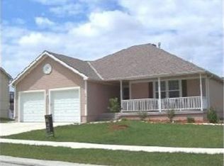 12100 E 214th Ter, Peculiar, MO 64078