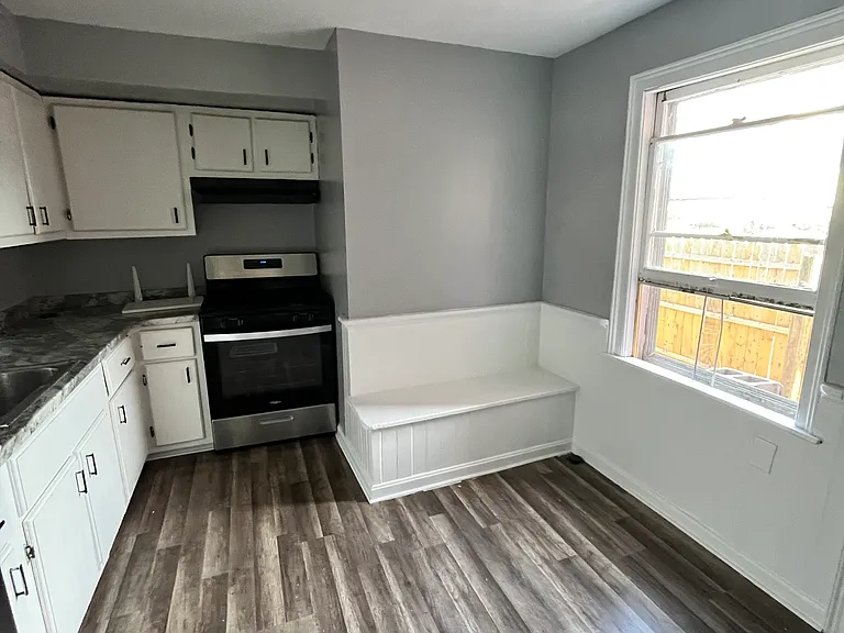 414 W Court St #2 — Photo 4