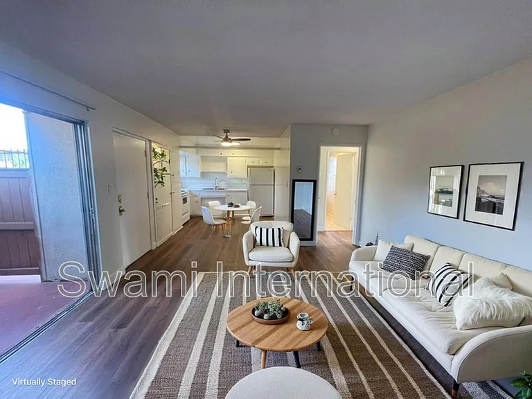 633 E 97th St #1 — Photo 1
