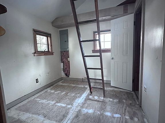 4th image of 404 Sylvester Rd