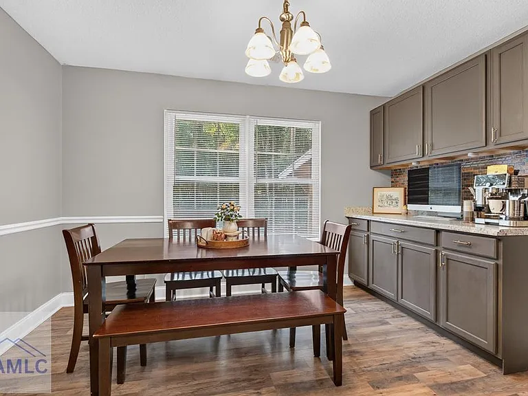 126 Thornton Dr NE — Photo 10