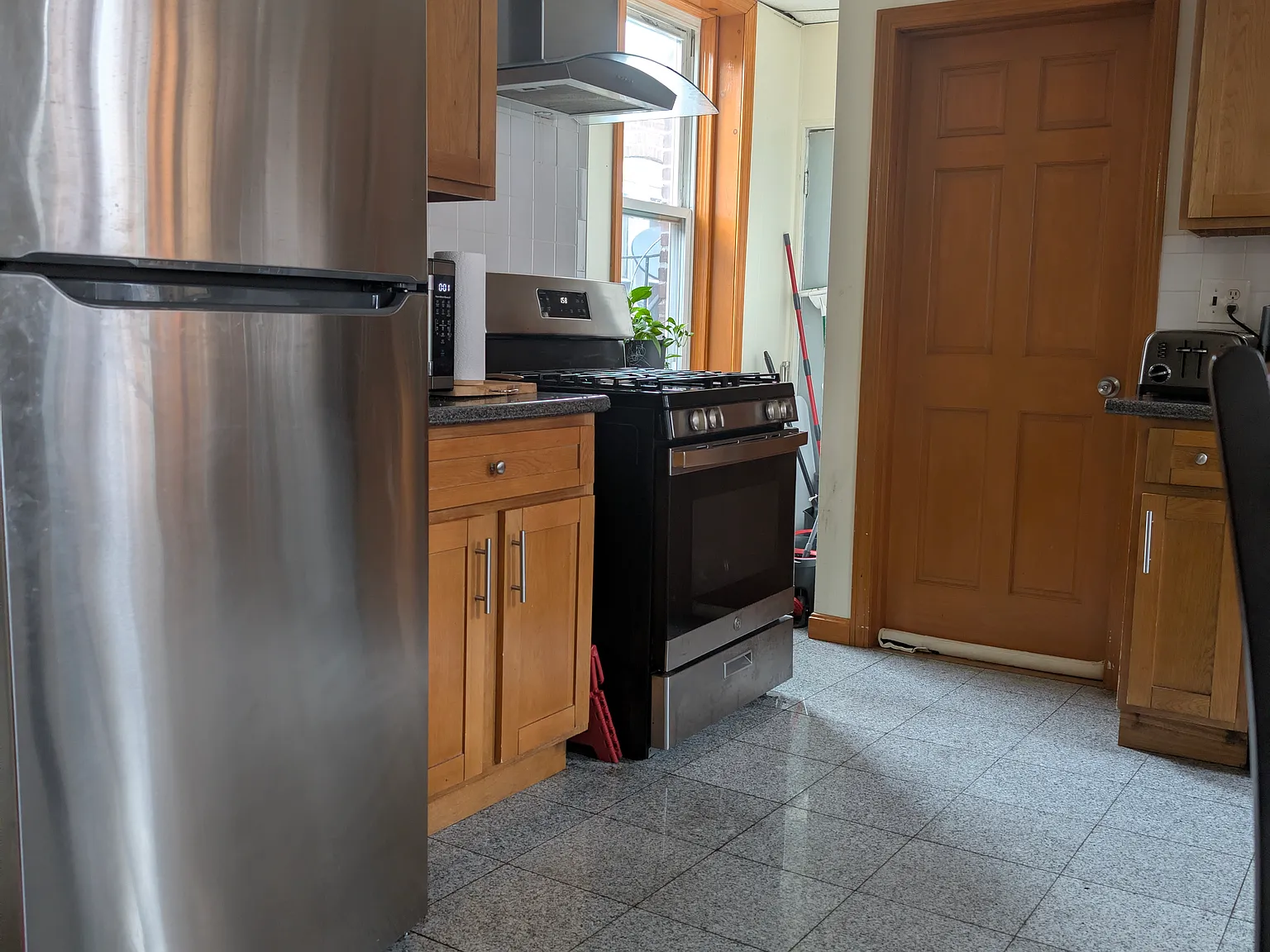 3 bed, 1150 sqft, $2,900 — Photo 4