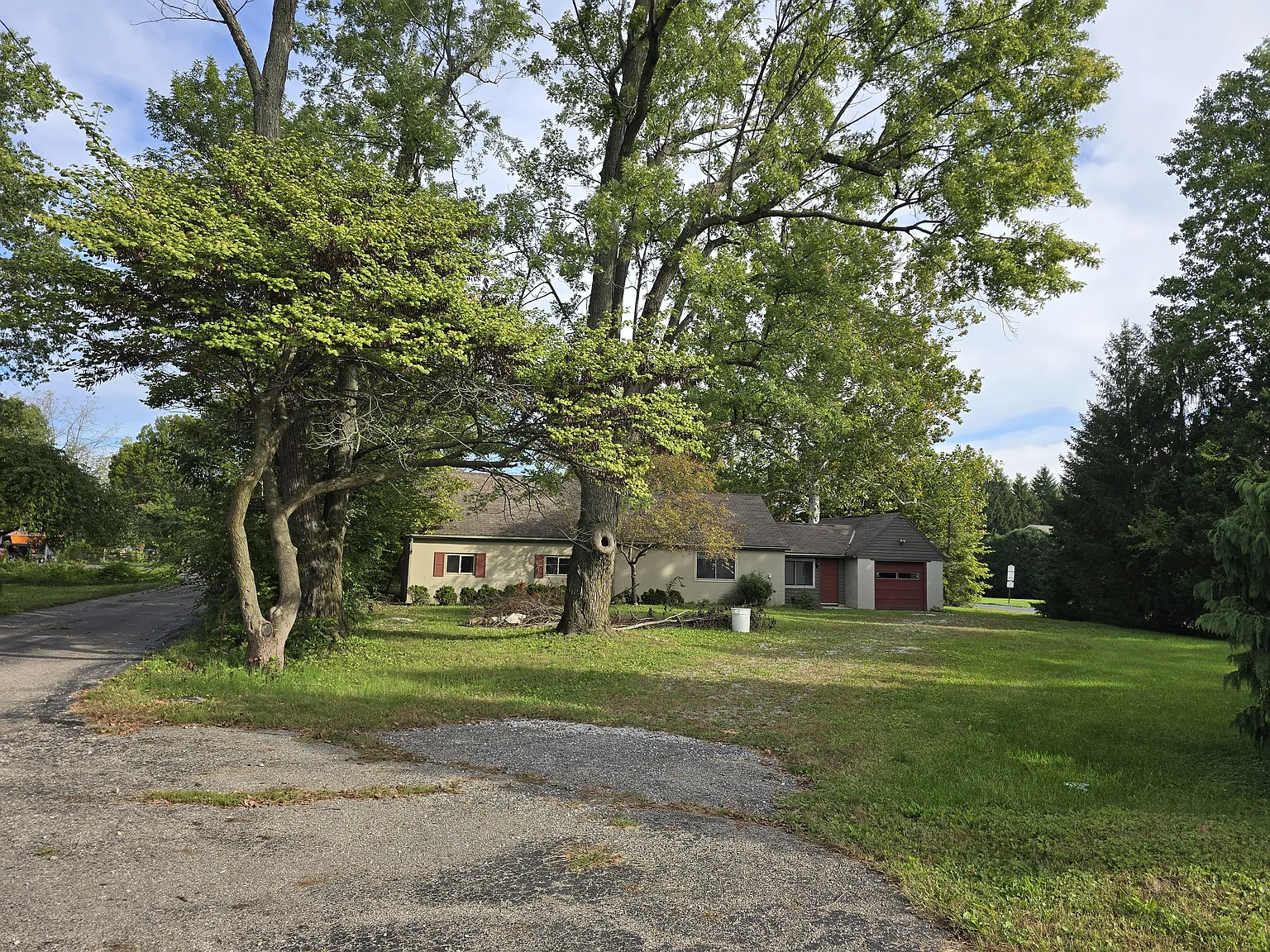 3 bed, 1322 sqft, $1,800 — Photo 1