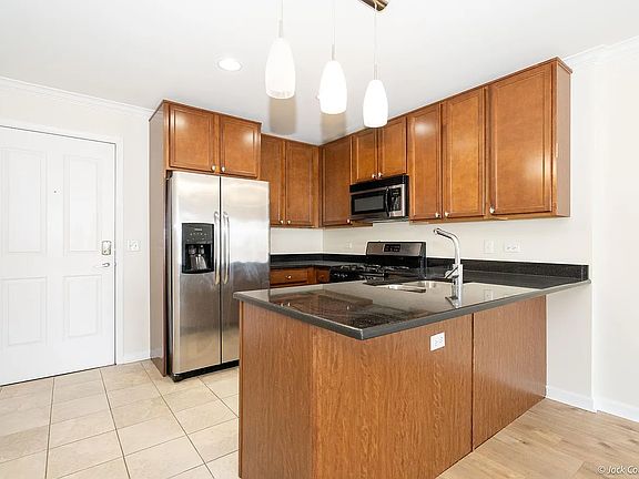 5th image of 3200 Oak Park Ave Unit 402